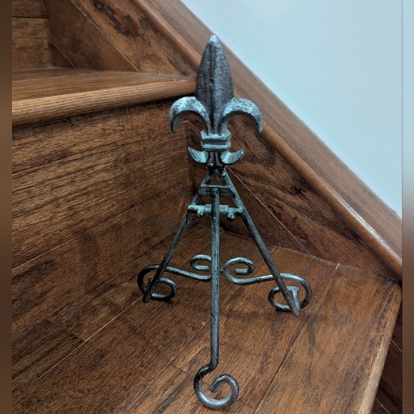 Vintage Fleur De Lis Antiqued Metal Plate Holder, Photo Easel Holder - Picture 3 of 7